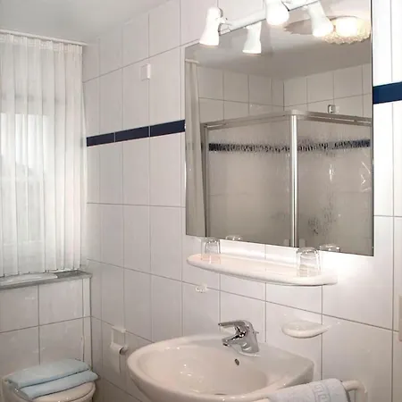 Apartment Gaestehaus Zum See Mit Balkon Bad Buchau